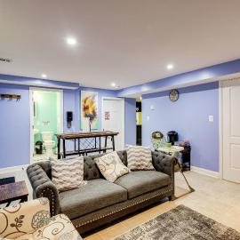 Lovely 2 Bedroom, 2 Bath Unit in West Alexandria.