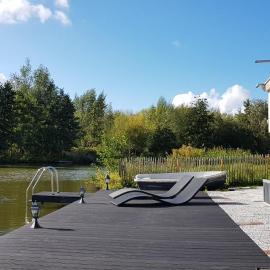 Carafun met buitenbad aan het water, hotel in Ooltgensplaat
