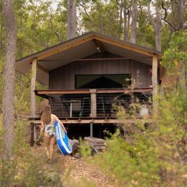 Lake Brockman Tourist Park - Glamping Tent، فندق في Cookernup