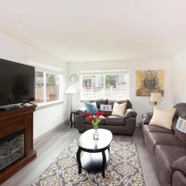 RIVERWALK SEASIDE- Walk to Beach, Seaside Beach Condo, Pet Friendly, Sleeps 6, hotel a Seaside