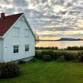 The Fjord House, hotel u gradu 'Snofugl'