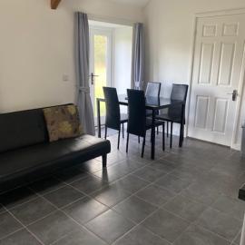 Lodge 4, The Grange, 53 High Street, Wick, Bristol BS30 5QQ, hotel in Wick