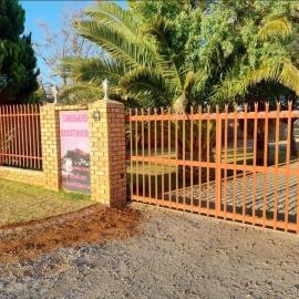 Chrisand Guesthouse