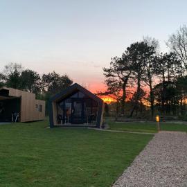 칼란트소그에 위치한 호텔 Tiny House in het groen, aan zee met privé Hottub