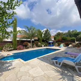 LE CAROUBIER splendid 3 bedrooms bungalow, מלון בZanaja