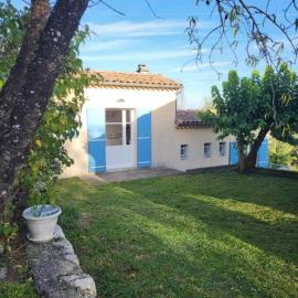 Nid douillet - LES FARGETTES - superbe vue - charmante petite maison avec jardin - 2 pièces à Privas, hotel a Privas