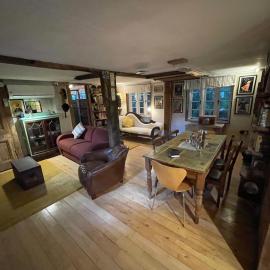 Remarkable Boultons Barn with hot tub & opt sauna, hotel in Newton Abbot