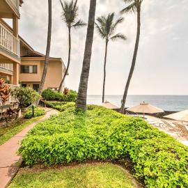 Oceanfront Kailua-Kona Townhome w/ Pool & Views!