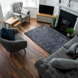 Cottage, Hot Tub, Open fire, Games Room, large Garden Sleeps 2-8