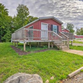 Cassopolis Cabin, Little Fish Lake On-Site! โรงแรมในCassopolis