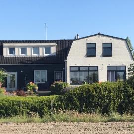 T Huuske tuinappartement met fantastisch uitzicht, nabij Zee