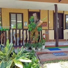 Ennas Place, hotel a Coron