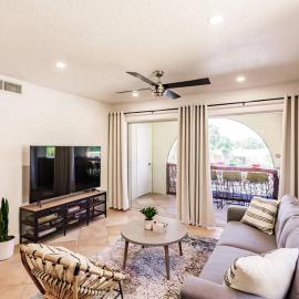 *Eclectic hidden Gem / Tiki Bar and Pool*