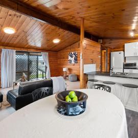 3 Bedroom Rotorua Home Sleeps 6 Fast WiFi Free Parking Ideal for Families or Longer Work Stays