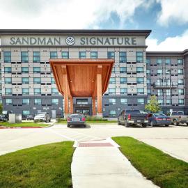 Sandman Signature Plano-Frisco Hotel, מלון בCamey