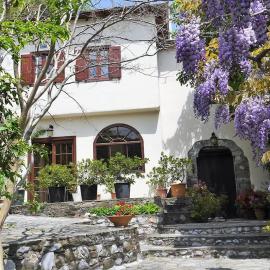 Wonderful 4 Bedroom Villa & separate guest house Villa Thalia, hotel sa Zagorá