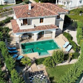 Villa NOAH - 4 bedrooms, 4 bathrooms, heated inside pool, jacuzzi, sauna, gym, hotel a Kornić