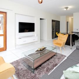 GREENWICH 2 bedroom 2 bath serv apart with 24hrs electricity, hotel u gradu 'Sandton'