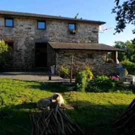Casa de piedra en pequeña aldea de Ortigueira, hotel em Nieves