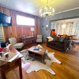 Incredible Downtown Duplex with Interior Backyard, khách sạn ở Punta Arenas