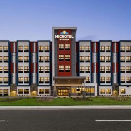 Microtel Inn & Suites Dorval QC, hótel í Dorval