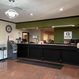 Quality Inn Frontier at US Hwy 30, khách sạn ở Clinton