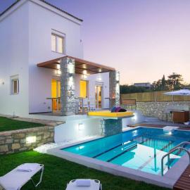 Villa Aada - moderne Komfortvilla mit eigenem Pool
