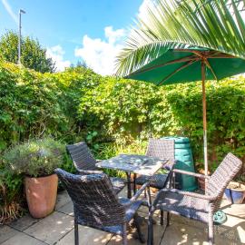 Bradstone Garden Retreat With Own Entrance