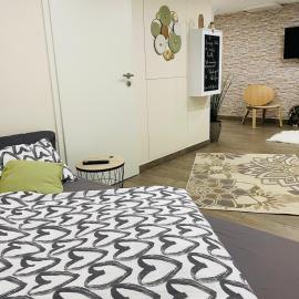 Studio situé aux abords de la forêt avec parking, hotel in Differdange