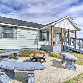 Updated Beattyville Ranch-Style Home w/ Yard!, hotel a Beattyville