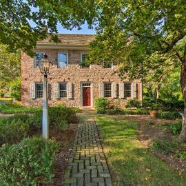 Beautiful Historic House In Amish Country
