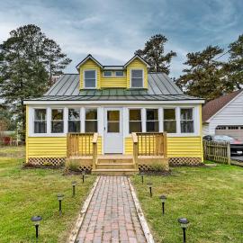 Updated North Beach Cottage: Pet Friendly!، فندق في Deale