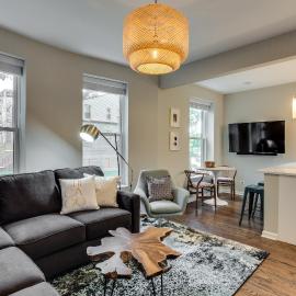 Vibrant & Stylish 4 Bed Condo near Humboldt Park, hotel Chicagóban