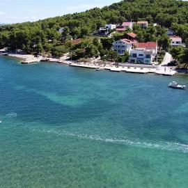 Villa Rosmarin - family friendly, beachfront, hotel u gradu Pašman