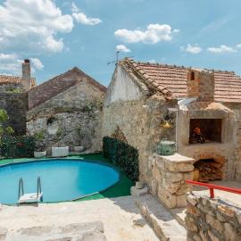 Villa Oleander - Stone House with Shared Seasonal Swimming Pool, hotel em Pašman