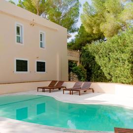 Apartamentos El Pino - Formentera Break, hotelli kohteessa Es Calo