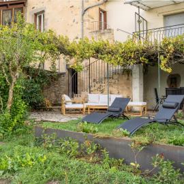 Le Chardon Bleu, jardin, centre-ville, Saint-Côme-d'Olt, hotell sihtkohas Saint-Côme-dʼOlt