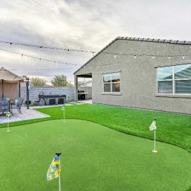 Hot Tub, Putting Green! New-Build Glendale Home