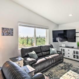 Classy Tucson Escape w/ Fire Pit on 5 Acres! – hotel w mieście Tucson