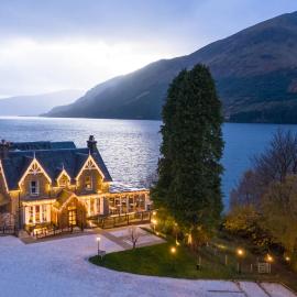 The Whispering Pine Lodge, hotel u gradu Letterfinlay