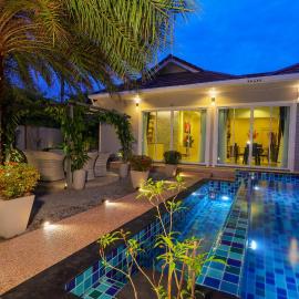 3 Bedroom Platinum Pool Villa Smooth as Silk, hotel in Ban Khlong Haeng