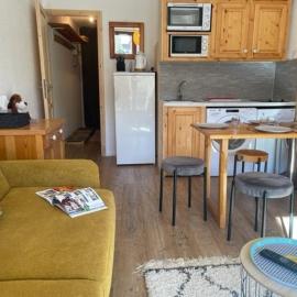 Studio cabine, 4 pers, Risoul, proche commerces, Cuisine équipée, Balcon, Animaux acceptés
