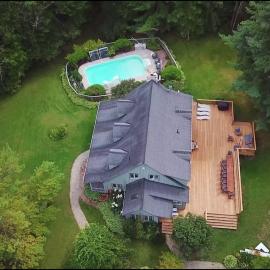 Marmora Retreat - Unique Waterfront Farmhouse，Marmora的飯店