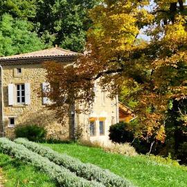 Gîte du Grand Delmas โรงแรมในบอร์โด