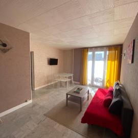 Le 35 Liberté-Spacieux appartement avec balcon et local vélos-Centre Commercial Polygone Béziers, hotel u gradu Bezje
