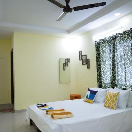 Hotel Yellow Bells