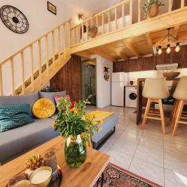 Luxury Loft Apartment Vivian, hotel a Patra