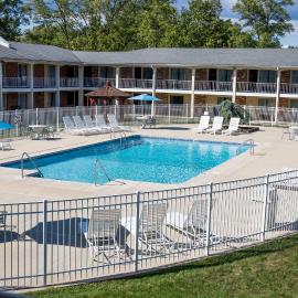 Crystal Inn Eatontown, hotel di Eatontown
