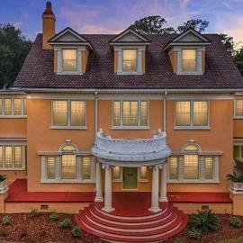 The Gator Manor – 6 Bedrooms Walk to UF / Stadium