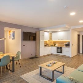 Charming family condo in Silver Mountain, khách sạn ở Poiana Brasov
